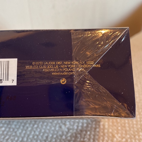 Estée Lauder Lipsticks - Picture 3 of 5